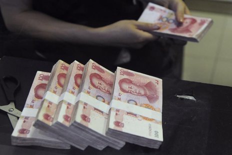An employee counts Chinese 100 yuan banknotes at a branch of China Merchants Bank in Hefei, Anhui province June 21, 2013. REUTERS/Stringer An employee counts Chinese 100 yuan banknotes at a branch of China Merchants Bank in Hefei, Anhui province June 21, 2013. REUTERS/Stringer