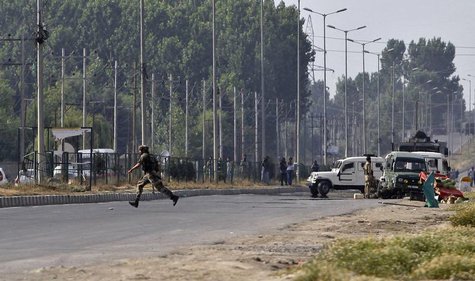 An Indian army soldier runs for cover at the scene of an encounter with separatist militants in Srinagar June 24, 2013. REUTERS/Danish Ismai An Indian army soldier runs for cover at the scene of an encounter with separatist militants in Srinagar June 24, 2013. REUTERS/Danish Ismai