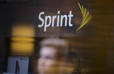 People walk past a Sprint store in New York December 17, 2012. REUTERS/Andrew Kelly People walk past a Sprint store in New York December 17, 2012. REUTERS/Andrew Kelly