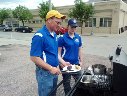 Keith Underwood and Christina Fehrman demonstrate the many methods of the backyard barbeque. (KELO/KELQ) Keith Underwood and Christina Fehrman demonstrate the many methods of the backyard barbeque. (KELO/KELQ)