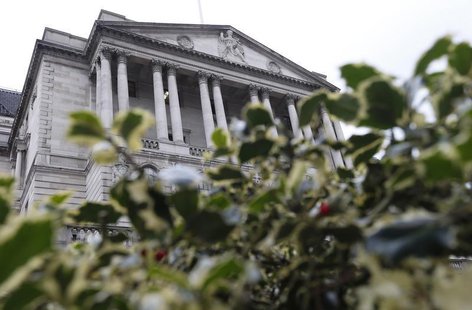 The Bank of England is seen behind holly bushes in the City of London March 15, 2013. REUTERS/Suzanne Plunkett The Bank of England is seen behind holly bushes in the City of London March 15, 2013. REUTERS/Suzanne Plunkett