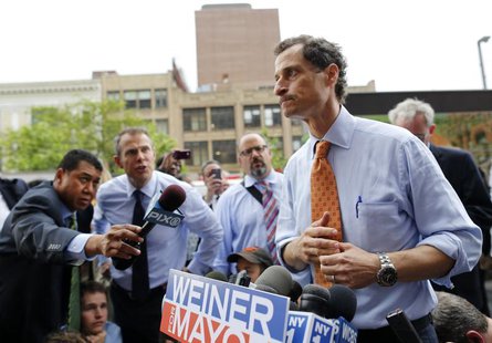Former U.S. Congressman and New York City mayoral candidate Anthony Weiner speaks with reporters at campaign event in New York, May 23, 2013 Former U.S. Congressman and New York City mayoral candidate Anthony Weiner speaks with reporters at campaign event in New York, May 23, 2013