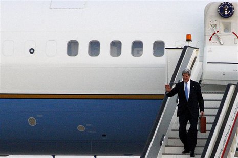 U.S. Secretary of State John Kerry steps off his plane as he arrives in Amman airport, June 26, 2013. REUTERS/Majed Jaber U.S. Secretary of State John Kerry steps off his plane as he arrives in Amman airport, June 26, 2013. REUTERS/Majed Jaber