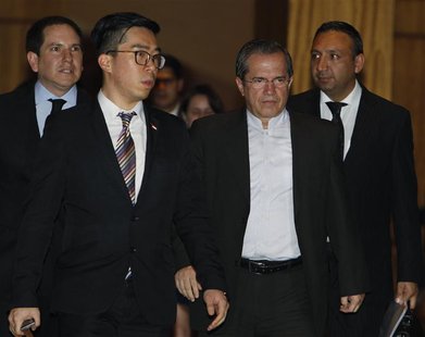Ecuador's Foreign Minister Ricardo Patino (2nd R) leaves his hotel in Singapore June 27, 2013. REUTERS/Edgar Su Ecuador's Foreign Minister Ricardo Patino (2nd R) leaves his hotel in Singapore June 27, 2013. REUTERS/Edgar Su