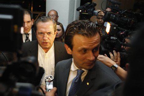 Ecuador's Foreign Minister Ricardo Patino (center L) talks to reporters before a function at a hotel in Singapore June 27, 2013. REUTERS/Edg Ecuador's Foreign Minister Ricardo Patino (center L) talks to reporters before a function at a hotel in Singapore June 27, 2013. REUTERS/Edg