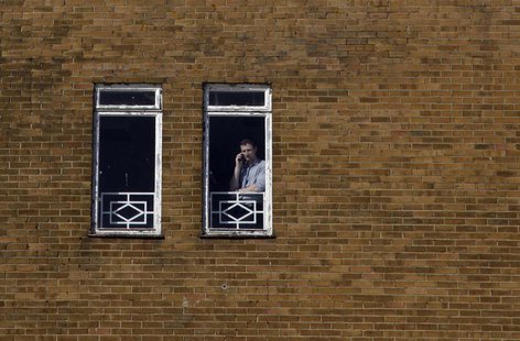 A man uses a mobile phone in Ashford, southern England April 30, 2013. REUTERS/Stefan Wermuth A man uses a mobile phone in Ashford, southern England April 30, 2013. REUTERS/Stefan Wermuth