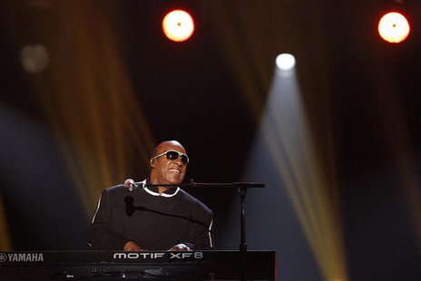 Stevie Wonder performs "Sir Duke" at the 48th ACM Awards in Las Vegas, April 7, 2013. REUTERS/Mario Anzuoni Stevie Wonder performs "Sir Duke" at the 48th ACM Awards in Las Vegas, April 7, 2013. REUTERS/Mario Anzuoni