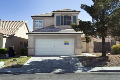 A vacant Housing and Urban Development (HUD) home (R) is pictured in North Las Vegas, Nevada April 2, 2013. REUTERS/Steve Marcus A vacant Housing and Urban Development (HUD) home (R) is pictured in North Las Vegas, Nevada April 2, 2013. REUTERS/Steve Marcus