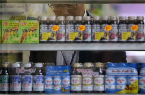 A man shops inside a drugstore in Tokyo June 28, 2013. REUTERS/Yuya Shino A man shops inside a drugstore in Tokyo June 28, 2013. REUTERS/Yuya Shino