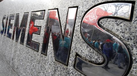Employees of German industrial group Siemens are reflected in the company logo in Berlin, November 26, 2009. REUTERS/Tobias Schwarz Employees of German industrial group Siemens are reflected in the company logo in Berlin, November 26, 2009. REUTERS/Tobias Schwarz