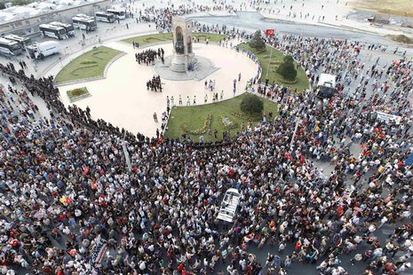 People shout anti-government slogans as they gather for a demonstration at Taksim Square in Istanbul June 29, 2013. REUTERS/Osman Orsal People shout anti-government slogans as they gather for a demonstration at Taksim Square in Istanbul June 29, 2013. REUTERS/Osman Orsal