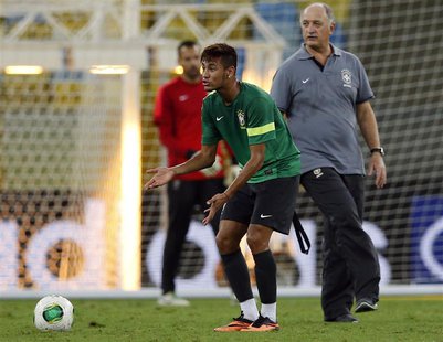 Brazil's Neymar and coach Luiz Felipe Scolari take part in a training session at Maracana stadium in Rio de Janeiro June 29, 2013. Brazil wi Brazil's Neymar and coach Luiz Felipe Scolari take part in a training session at Maracana stadium in Rio de Janeiro June 29, 2013. Brazil wi