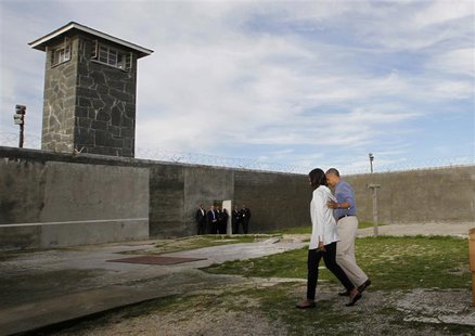 U.S. President Barack Obama tours Robben Island with first lady Michelle Obama, near Cape Town, June 30, 2013. REUTERS/Jason Reed U.S. President Barack Obama tours Robben Island with first lady Michelle Obama, near Cape Town, June 30, 2013. REUTERS/Jason Reed