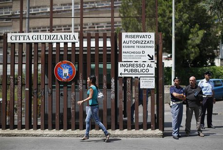 A woman walks past the entrance of the courthouse in Rome June 28, 2013. REUTERS/Tony Gentile A woman walks past the entrance of the courthouse in Rome June 28, 2013. REUTERS/Tony Gentile
