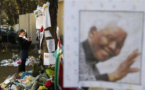 A child views messages of support outside the home of ailing former President Nelson Mandela in Houghton, Johannesburg, July 1, 2013. REUTER A child views messages of support outside the home of ailing former President Nelson Mandela in Houghton, Johannesburg, July 1, 2013. REUTER