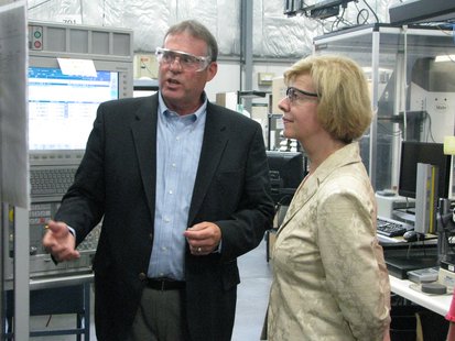 Jim Kinsella, CEO of Pointe Precision, explains a machine's operation to Senator Tammy Baldwin
Jim Kinsella, CEO of Pointe Precision, explains a machine's operation to Senator Tammy Baldwin