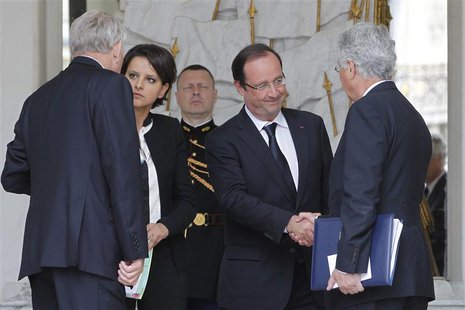 Newly-named Ecology and Energy Minister Philippe Martin (R) shakes hands with French President Francois Hollande (2ndR) next to Prime Minist Newly-named Ecology and Energy Minister Philippe Martin (R) shakes hands with French President Francois Hollande (2ndR) next to Prime Minist