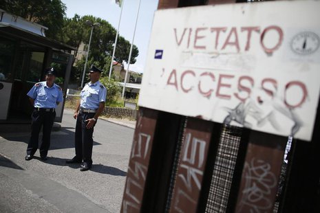 Security guards stand in front of the entrance of the courthouse in Rome June 28, 2013. REUTERS/Tony Gentile Security guards stand in front of the entrance of the courthouse in Rome June 28, 2013. REUTERS/Tony Gentile