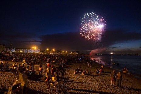 Fireworks for Independence Day are seen in Union Beach, New Jersey July 3, 2013. REUTERS/Eric Thayer Fireworks for Independence Day are seen in Union Beach, New Jersey July 3, 2013. REUTERS/Eric Thayer