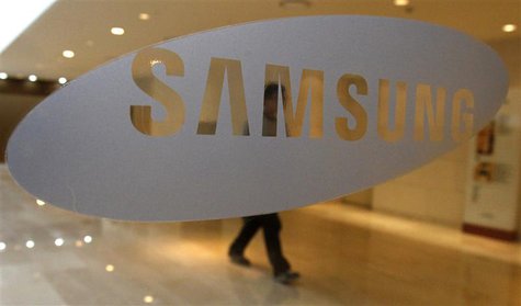 A man walks behind a logo of Samsung Electronics at the company's headquarters in Seoul, in this April 30, 2010 file photo. REUTERS/Jo Yong- A man walks behind a logo of Samsung Electronics at the company's headquarters in Seoul, in this April 30, 2010 file photo. REUTERS/Jo Yong-