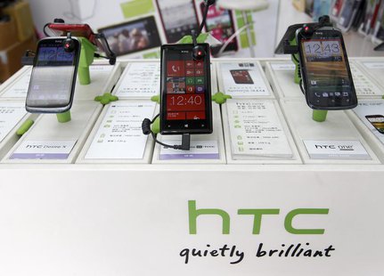 HTC smartphones are displayed in a mobile phone shop in Taipei April 8, 2013. REUTERS/Pichi Chuang HTC smartphones are displayed in a mobile phone shop in Taipei April 8, 2013. REUTERS/Pichi Chuang