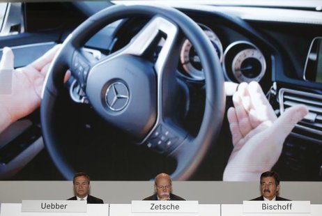 Daimler CEO Dieter Zetsche (C) member of the Board of Management for Finance & Controlling and Financial Services Bodo Uebber (L) and chairm Daimler CEO Dieter Zetsche (C) member of the Board of Management for Finance & Controlling and Financial Services Bodo Uebber (L) and chairm