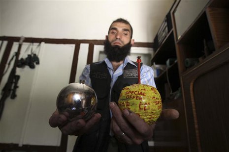 A Free Syrian Army fighter displays homemade bombs made from ornamental balls in the old city of Aleppo July 6, 2013. REUTERS/Muzaffar Salma A Free Syrian Army fighter displays homemade bombs made from ornamental balls in the old city of Aleppo July 6, 2013. REUTERS/Muzaffar Salma