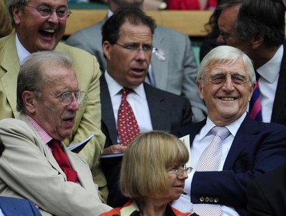 (L-R) British journalist David Frost; Viscount Linley and interviewer Michael Parkinson sit on Centre Court for the semi-final match between (L-R) British journalist David Frost; Viscount Linley and interviewer Michael Parkinson sit on Centre Court for the semi-final match between