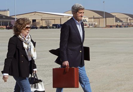 U.S. Secretary of State John Kerry and his wife Teresa Heinz Kerry board a second plane after their original aircraft had mechanical problem U.S. Secretary of State John Kerry and his wife Teresa Heinz Kerry board a second plane after their original aircraft had mechanical problem