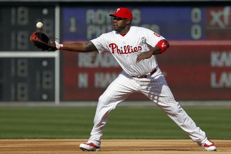 Philadelphia Phillies first baseman Ryan Howard bobbles a ground ball from a Kansas City Royals batter during the first inning of the Philli Philadelphia Phillies first baseman Ryan Howard bobbles a ground ball from a Kansas City Royals batter during the first inning of the Philli