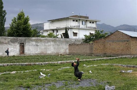 A boy plays with a tennis ball in front of Osama bin Laden's compound in Abbottabad in this May 5, 2011 file picture. REUTERS/Akhtar Soomro/ A boy plays with a tennis ball in front of Osama bin Laden's compound in Abbottabad in this May 5, 2011 file picture. REUTERS/Akhtar Soomro/