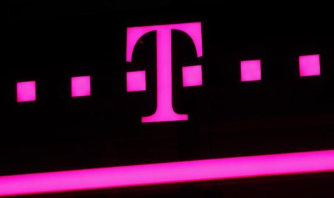 The logo of Deutsche Telekom is seen at a store in Bonn, April 3, 2013. REUTERS/Wolfgang Rattay The logo of Deutsche Telekom is seen at a store in Bonn, April 3, 2013. REUTERS/Wolfgang Rattay