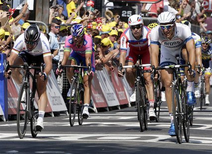 Argos-Shimano team rider Marcel Kittel (R) of Germany sprints to win ahead of Omega Pharma-Quick Step team rider Mark Cavendish (L) of Brita Argos-Shimano team rider Marcel Kittel (R) of Germany sprints to win ahead of Omega Pharma-Quick Step team rider Mark Cavendish (L) of Brita