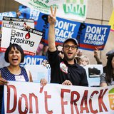 Filmmaker Josh Fox (C) joins a protest against fracking in California, in Los Angeles in this May 30, 2013 file photo. REUTERS/Lucy Nicholso Filmmaker Josh Fox (C) joins a protest against fracking in California, in Los Angeles in this May 30, 2013 file photo. REUTERS/Lucy Nicholso