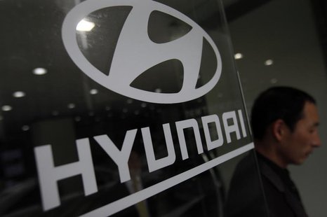A visitor walks past a Hyundai Motor logo at a Hyundai dealership in Seoul April 25, 2013. REUTERS/Kim Hong-Ji A visitor walks past a Hyundai Motor logo at a Hyundai dealership in Seoul April 25, 2013. REUTERS/Kim Hong-Ji