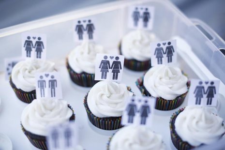 A box of cupcakes are seen topped with icons of same-sex couples at City Hall in San Francisco, June 29, 2013. REUTERS/Stephen Lam A box of cupcakes are seen topped with icons of same-sex couples at City Hall in San Francisco, June 29, 2013. REUTERS/Stephen Lam