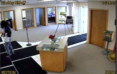 Green Bay Police are looking for this suspect, who robbed the Pioneer Credit Union at 1065 Velp Avenue on July 3, 2013. (Photo from GBPD). Green Bay Police are looking for this suspect, who robbed the Pioneer Credit Union at 1065 Velp Avenue on July 3, 2013. (Photo from GBPD).