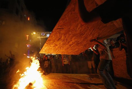 Protesters light a fire as they block a road during clashes with riot police at Istiklal Street in central Istanbul late July 13, 2013. REUT Protesters light a fire as they block a road during clashes with riot police at Istiklal Street in central Istanbul late July 13, 2013. REUT