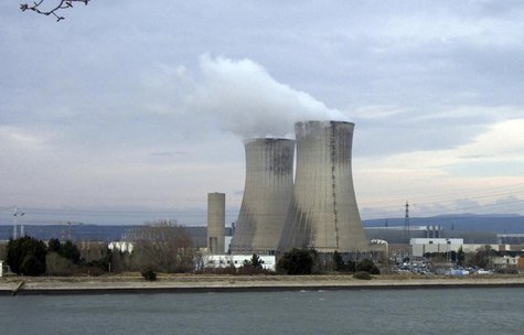 Cooling towers at the French nuclear Tricastin site in southeastern France are seen in this March 6, 2009 file photo. REUTERS/Muriel Boselli Cooling towers at the French nuclear Tricastin site in southeastern France are seen in this March 6, 2009 file photo. REUTERS/Muriel Boselli