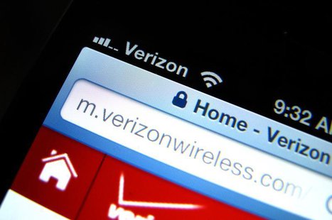 A photo illustration shows the Verizon wireless carrier icon on a mobile phone screen in Encinitas, California June 6, 2013. REUTERS/Mike Bl A photo illustration shows the Verizon wireless carrier icon on a mobile phone screen in Encinitas, California June 6, 2013. REUTERS/Mike Bl