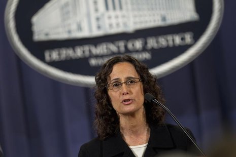 Illinois Attorney General Lisa Madigan speaks during a news conference at the DOJ in Washington D.C. December 21, 2011. REUTERS/Benjamin Mye Illinois Attorney General Lisa Madigan speaks during a news conference at the DOJ in Washington D.C. December 21, 2011. REUTERS/Benjamin Mye