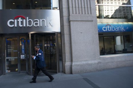 Passersby walk in front of a Citibank branch in New York, October 16, 2012. REUTERS/Keith Bedford Passersby walk in front of a Citibank branch in New York, October 16, 2012. REUTERS/Keith Bedford