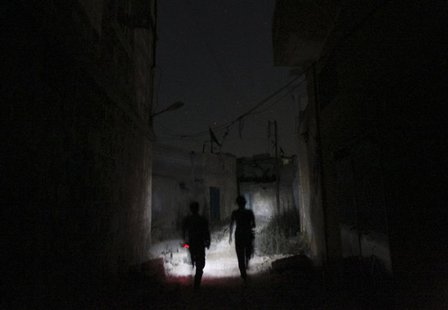 Free Syrian Army fighters move along a street at night in Aleppo's Karm al-Jabal district July 15, 2013. Picture taken July 15, 2013. REUTER Free Syrian Army fighters move along a street at night in Aleppo's Karm al-Jabal district July 15, 2013. Picture taken July 15, 2013. REUTER