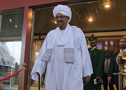 Sudanese President Omar al-Bashir walks out of a hotel in Abuja July 14, 2013. REUTERS/Afolabi Sotunde Sudanese President Omar al-Bashir walks out of a hotel in Abuja July 14, 2013. REUTERS/Afolabi Sotunde