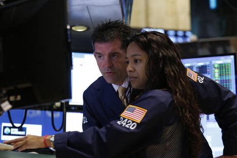 Traders work on the floor at the New York Stock Exchange, July 16, 2013. REUTERS/Brendan McDermid Traders work on the floor at the New York Stock Exchange, July 16, 2013. REUTERS/Brendan McDermid