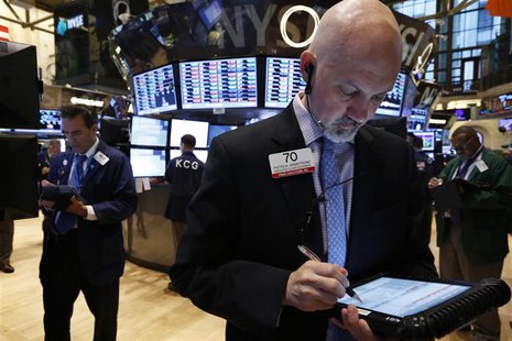 Traders work on the floor at the New York Stock Exchange July 16, 2013. REUTERS/Brendan McDermid Traders work on the floor at the New York Stock Exchange July 16, 2013. REUTERS/Brendan McDermid