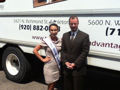 Mrs. Wisconsin Jamie Valeri and Stevens Point Mayor Andrew Halverson as Silent Night bed donation program makes first donation to Family Crisis Center participant. Mrs. Wisconsin Jamie Valeri and Stevens Point Mayor Andrew Halverson as Silent Night bed donation program makes first donation to Family Crisis Center participant.