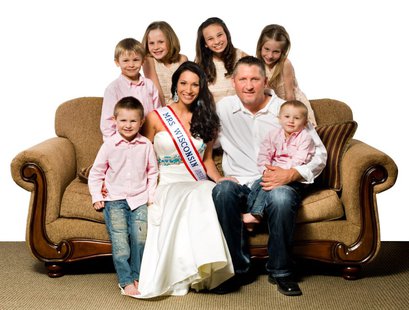 Mrs. Wisconsin Jamie Valeri and family. Mrs. Wisconsin Jamie Valeri and family.