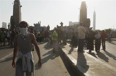 Opponents of deposed President Mohamed Mursi, stand among police officers after a report of a possible pro-Mursi rally, near Tahrir square, Opponents of deposed President Mohamed Mursi, stand among police officers after a report of a possible pro-Mursi rally, near Tahrir square,