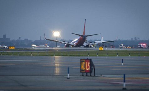 A Southwest Airlines Boeing 737 sits on the tarmac at LaGuardia airport after it made an emergency landing in New York July 22, 2013. REUTER A Southwest Airlines Boeing 737 sits on the tarmac at LaGuardia airport after it made an emergency landing in New York July 22, 2013. REUTER